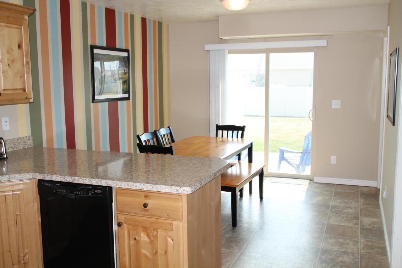 3 Queen Beds, 1 Twin Bed, 2 Rooms, 1 And A Half Bath, Self Check-In, Flexcation Equipped Idaho Falls Exteriör bild