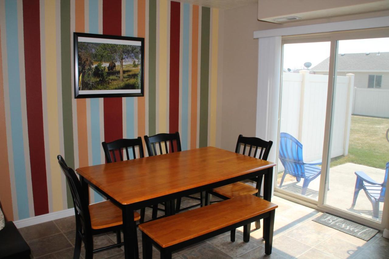 3 Queen Beds, 1 Twin Bed, 2 Rooms, 1 And A Half Bath, Self Check-In, Flexcation Equipped Idaho Falls Exteriör bild