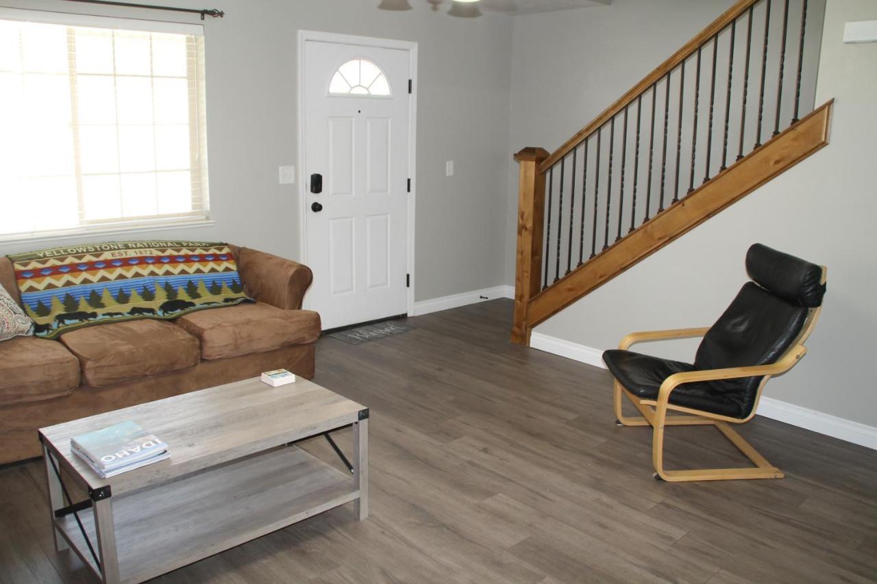 3 Queen Beds, 1 Twin Bed, 2 Rooms, 1 And A Half Bath, Self Check-In, Flexcation Equipped Idaho Falls Exteriör bild