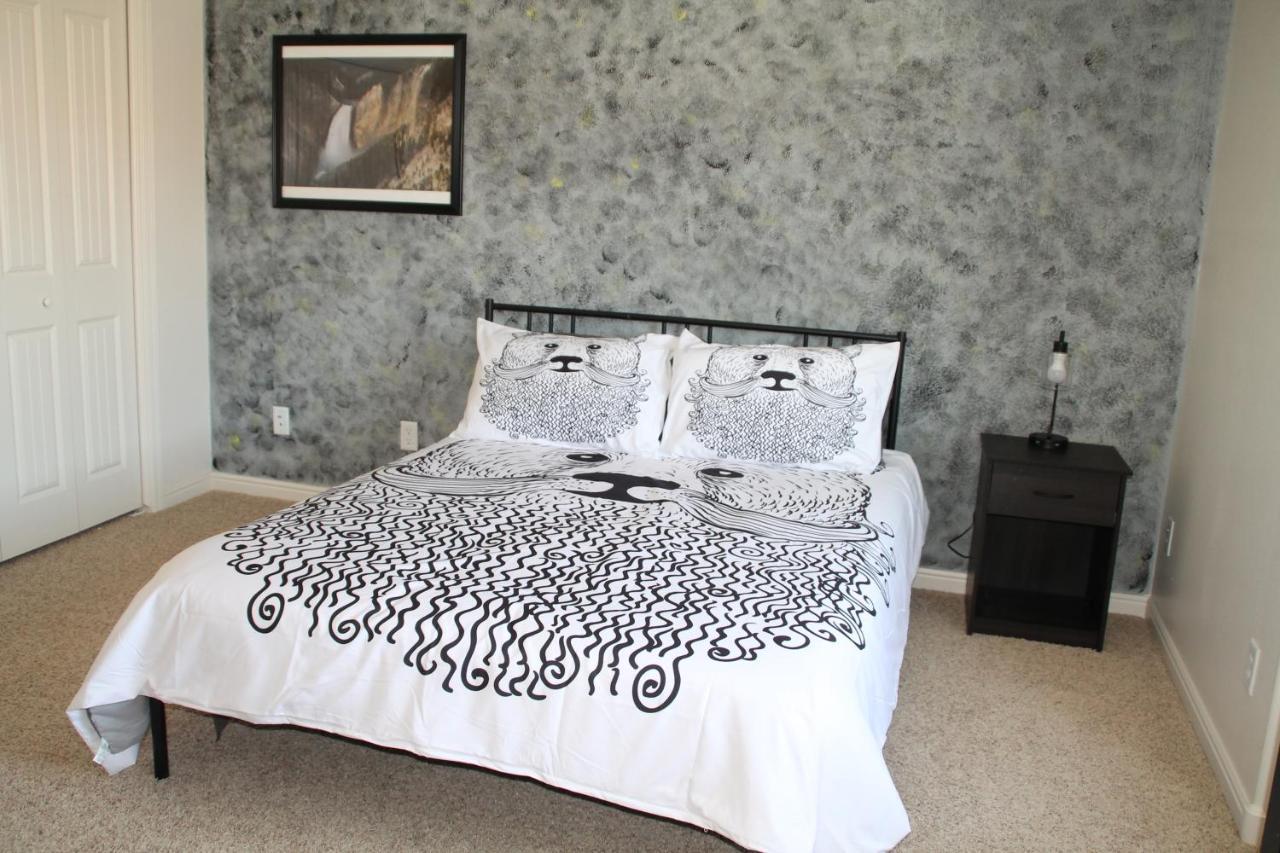3 Queen Beds, 1 Twin Bed, 2 Rooms, 1 And A Half Bath, Self Check-In, Flexcation Equipped Idaho Falls Exteriör bild